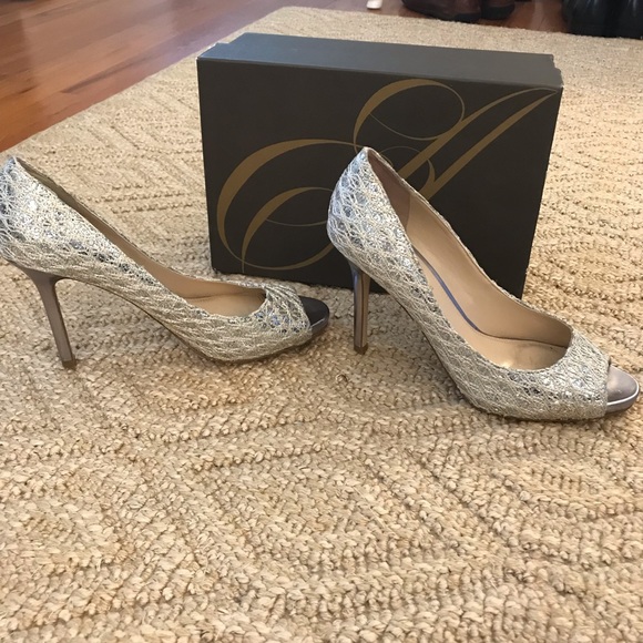 Sparkle ❇️ those Pumps! 👠 Holiday and New Years! - Picture 3 of 8